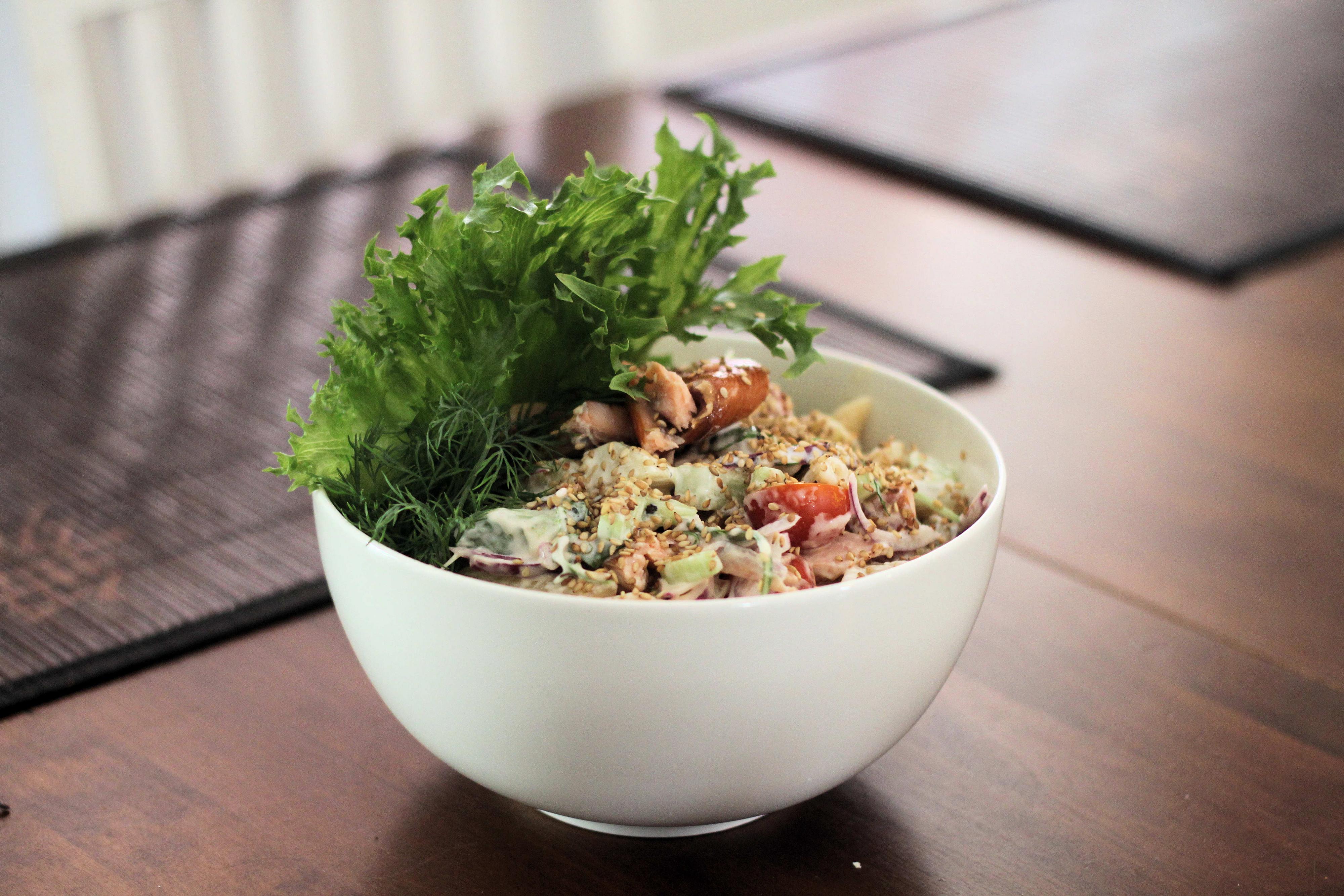 Savulohipastasalaatti lounaaksi | Kalareseptit | Hätälä Oy