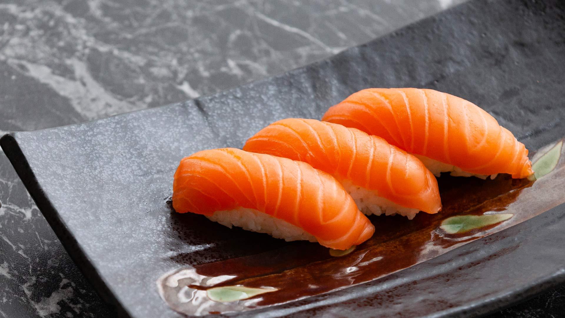 Kotona tehty aito japanilainen nigiri sushi | Reseptit | Hätälä